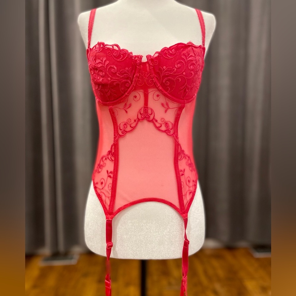 Red 34C Victoria’s Secret bustier